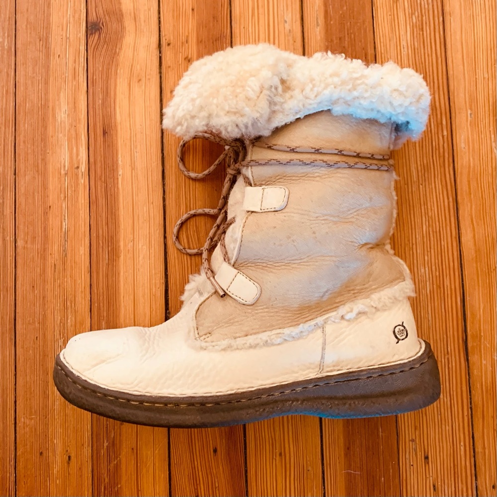 Born Nome suede and shearling winter boot. 9 parchment /cream